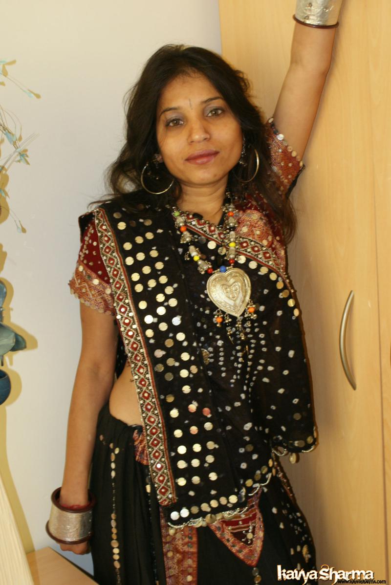 Indian MILF Kavya Sharma Does Away With Traditional Clothing To Get Naked